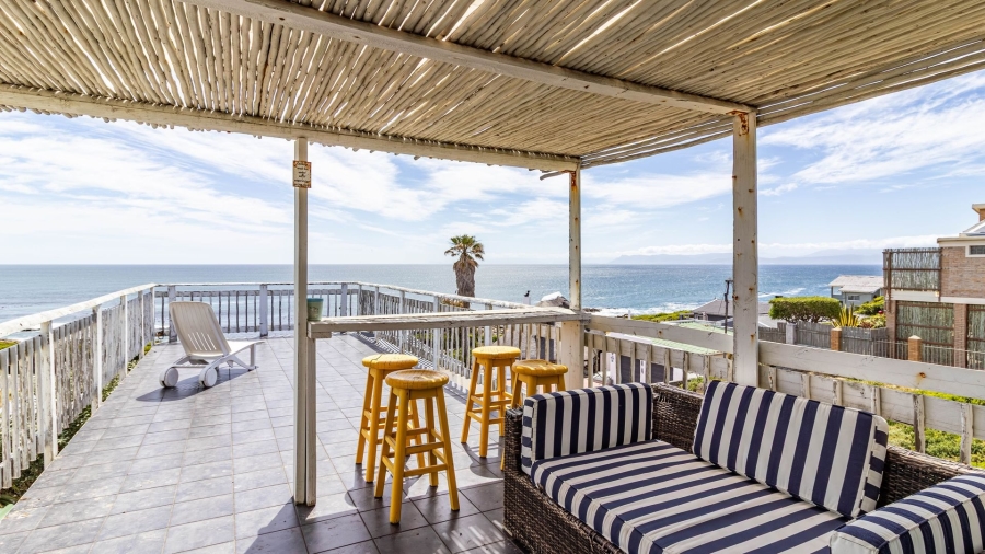 4 Bedroom Property for Sale in Perlemoenbaai Western Cape